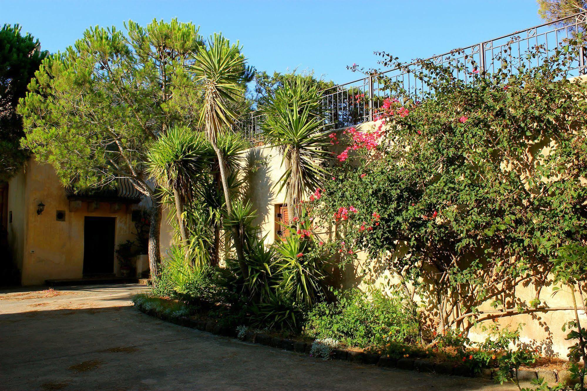Le Mannare Case Vacanze Di Metopa Srl Piano Conte Exterior photo